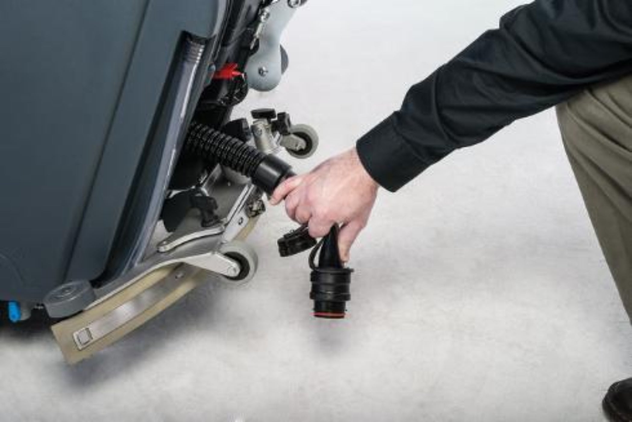 Advance SC450 Floor Scrubber, 20" Pad Assist, Battery, 10.5 Gal – 56383128