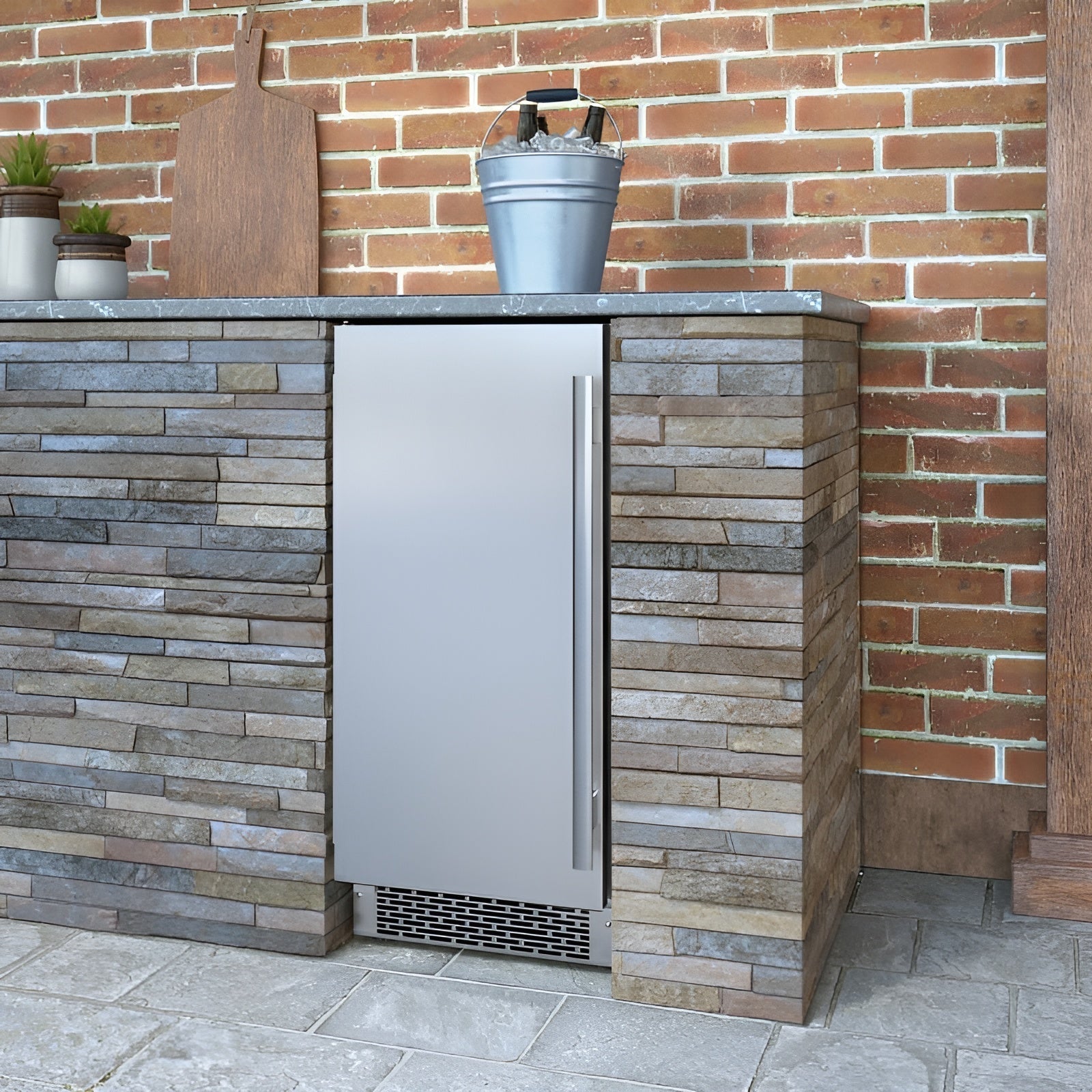 Avallon 15 Inch Wide 26 Lbs. Built-In / Free Standing Outdoor Ice Maker with 56 Lbs. Daily Ice Production and Factory Installed Pump - AIMG151PSSOLH